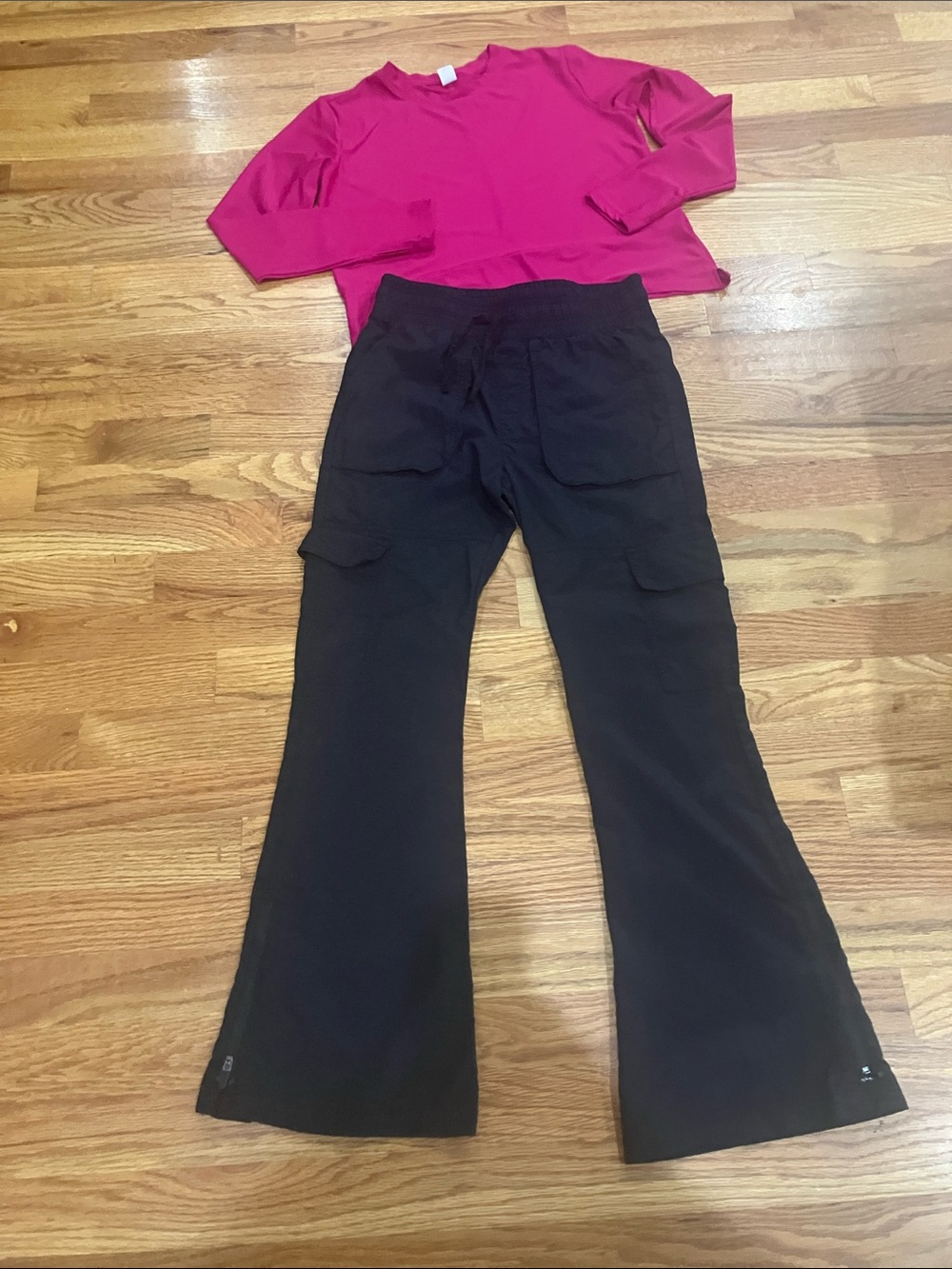 Old Navy Girls Black Cargo Flare Joggers and Pink Crop Top Sz 10/12 EUC